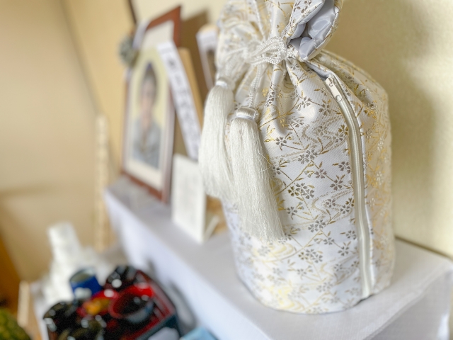 骨壺のイメージ